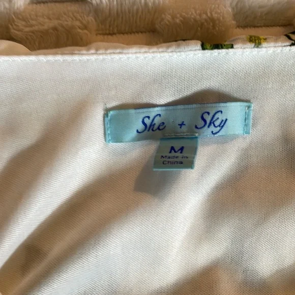 She + Sky Lemons Top! 172 - Picture 6 of 8